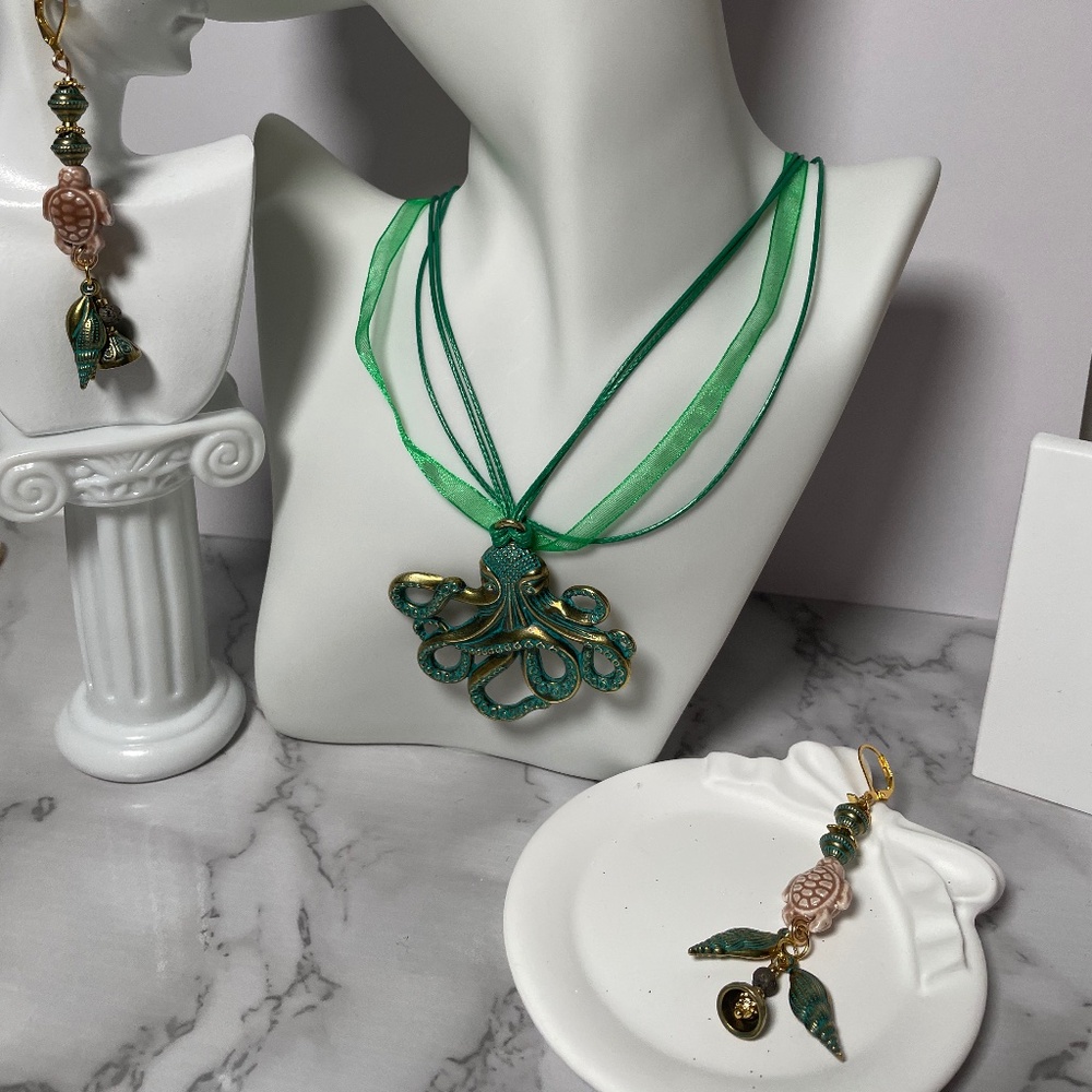 Octopus Pedant necklace